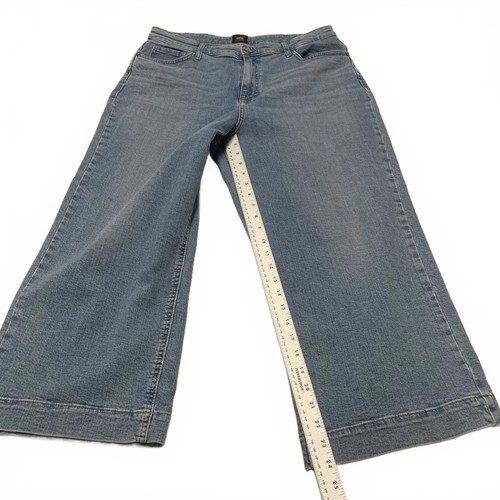 Lee Denim Women's Size 14 M Jeans Light Blue Denim 33x24 Actual - Picture 3 of 10