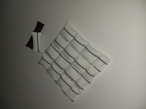 Dollhouse Miniature Comforter Set W / Matching Pillows 1:12 Scale Stripe Baffles - Picture 3 of 5