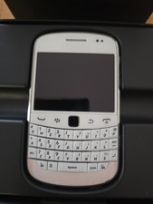 BlackBerry Bold Touch 9900 – White (Unlocked, 8GB)