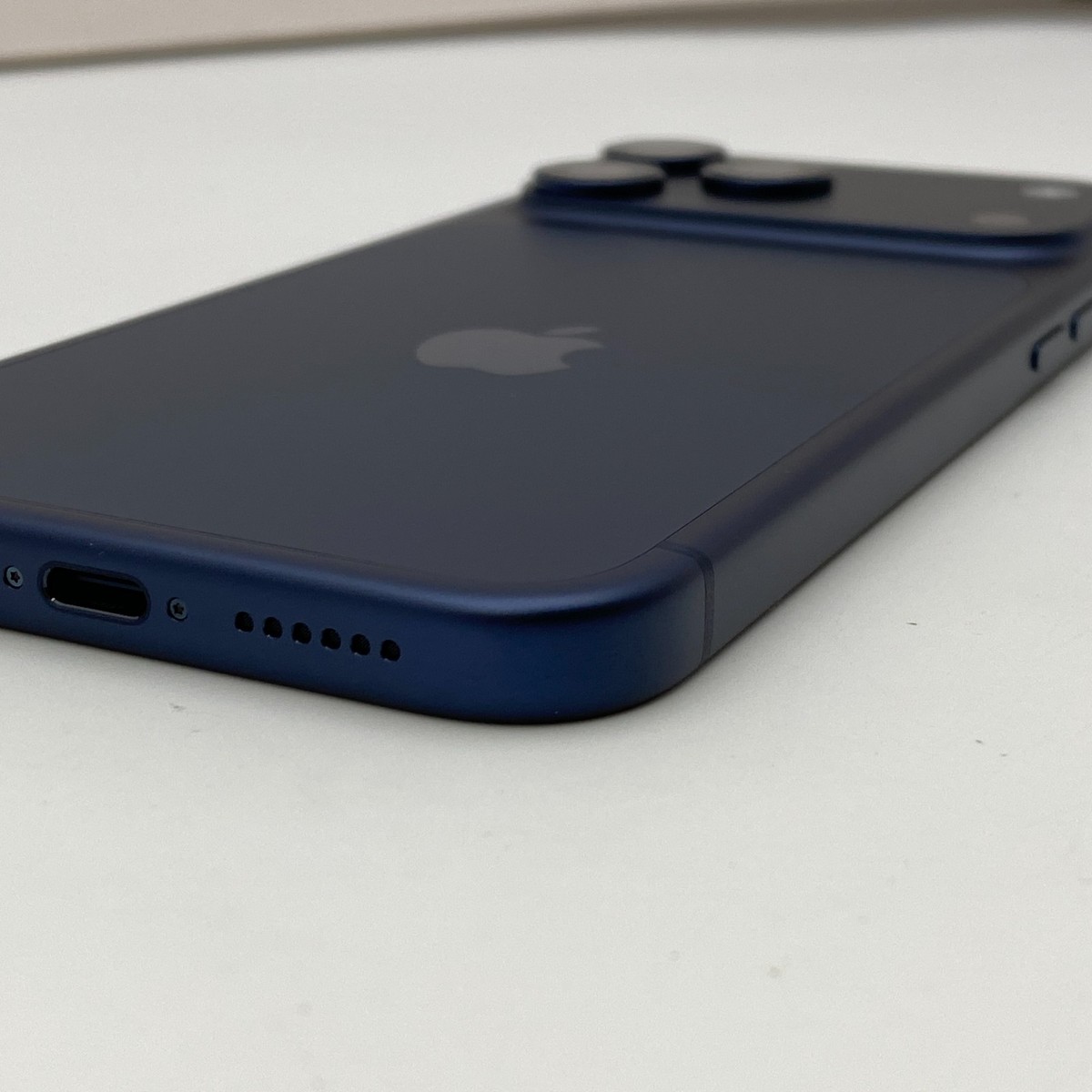 Apple iPhone 17 Pro - 256GB - Deep Blue (AT&T/Cricket ONLY) - Open