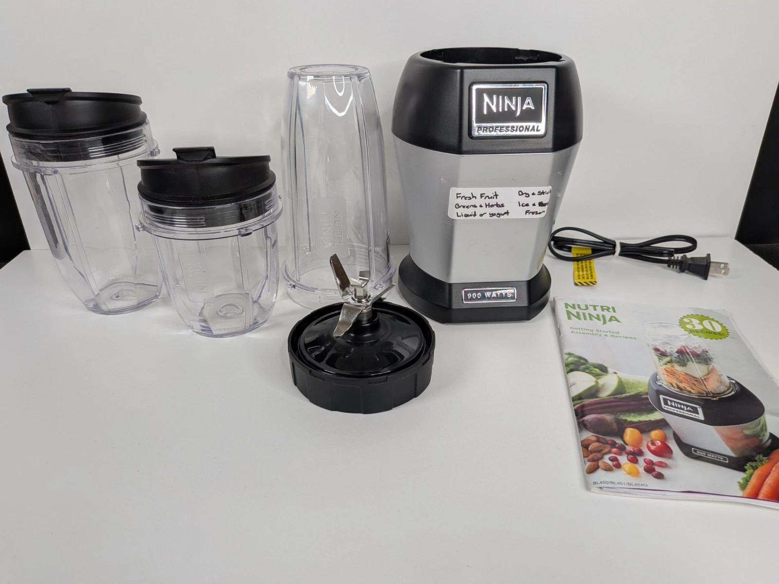 Nutri Ninja Professional Blender 900 Watts BL451 with 2 cups and 2 lids - Tested
Opens in a new wind