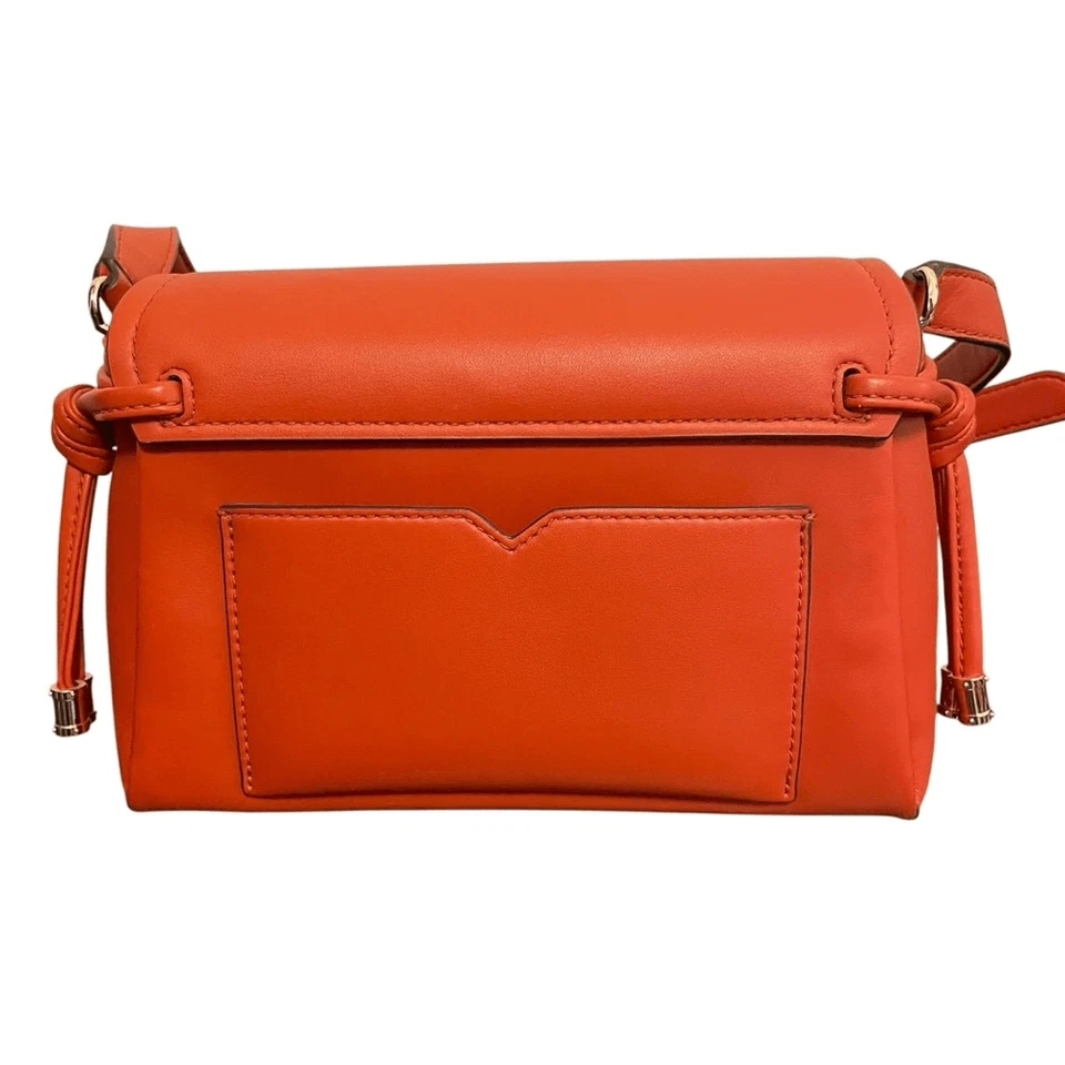 Bandolera Michael Kors Burnet Naranja Solapa Magnética Foto 3 de 4