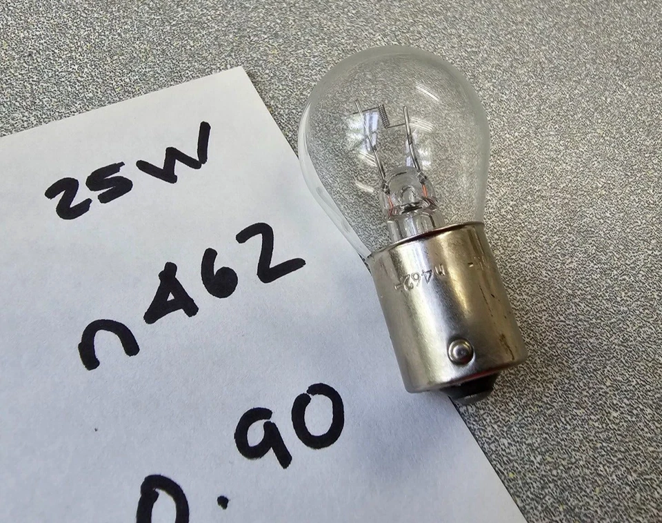 EXCELENTE PAR DE BOMBILLAS DE RESPALDO ORIGINALES 7577 K5305 6V 25W PORSCHE 356 Foto 2 de 4