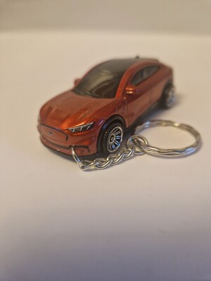 UPCYCLED Matchbox Schlüsselanhänger/Keychain/Rucksack Deko.2021 Mustang Mach-e rot