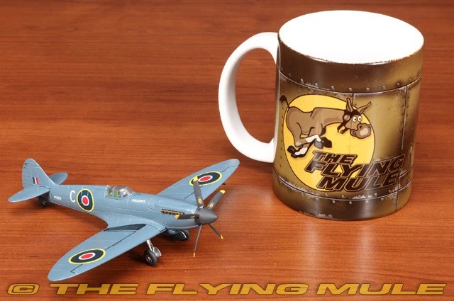 Corgi 1:72 Spitfire PR.Mk XIX Rolls Royce Heritage Hangar PS853 - Image 4 of 4