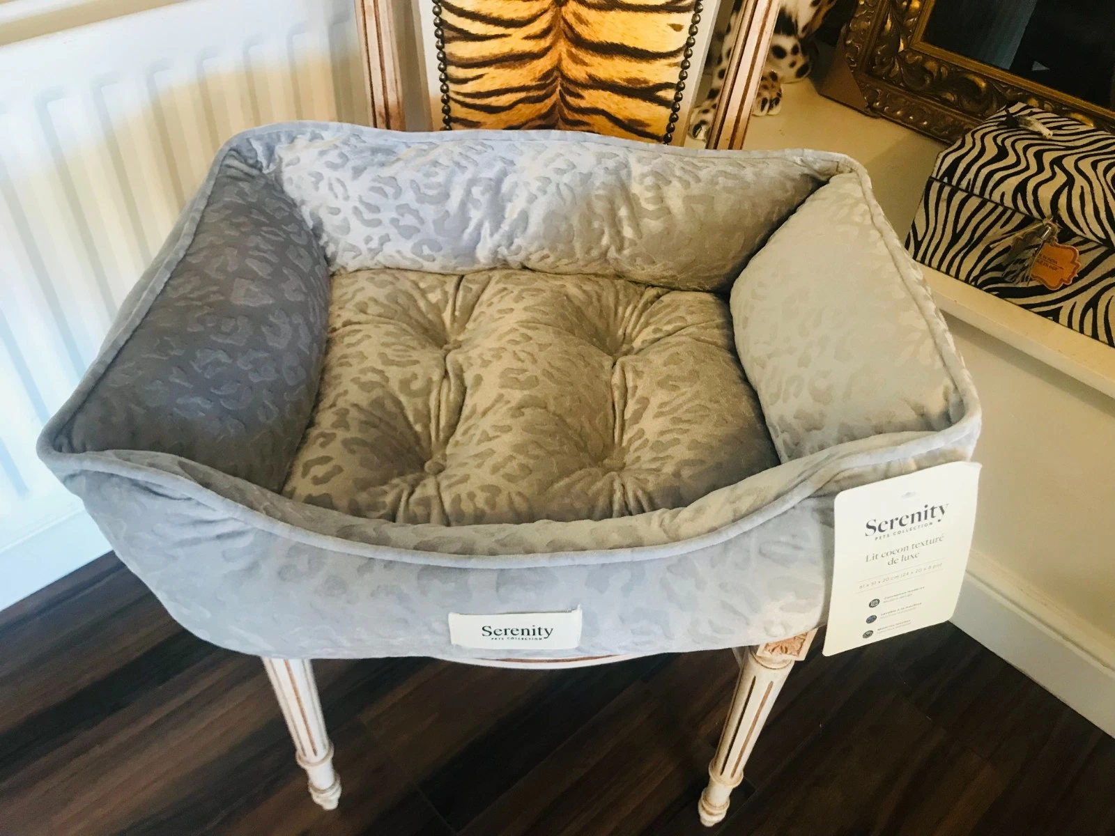NEW SERENITY GREY VELVET LEOPARD ANIMAL PRINT PET BED SIZE 61CM X 51CM