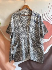 Dignity not Charity Marketplace Art-to-Wear Women’s Blouse Shirt Top Size S M