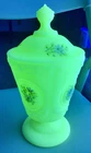 FENTON YELLOW CUSTARD HAND PAINTED DAISIES PEDESTAL CANDY JAR WITH LID VASELINE
