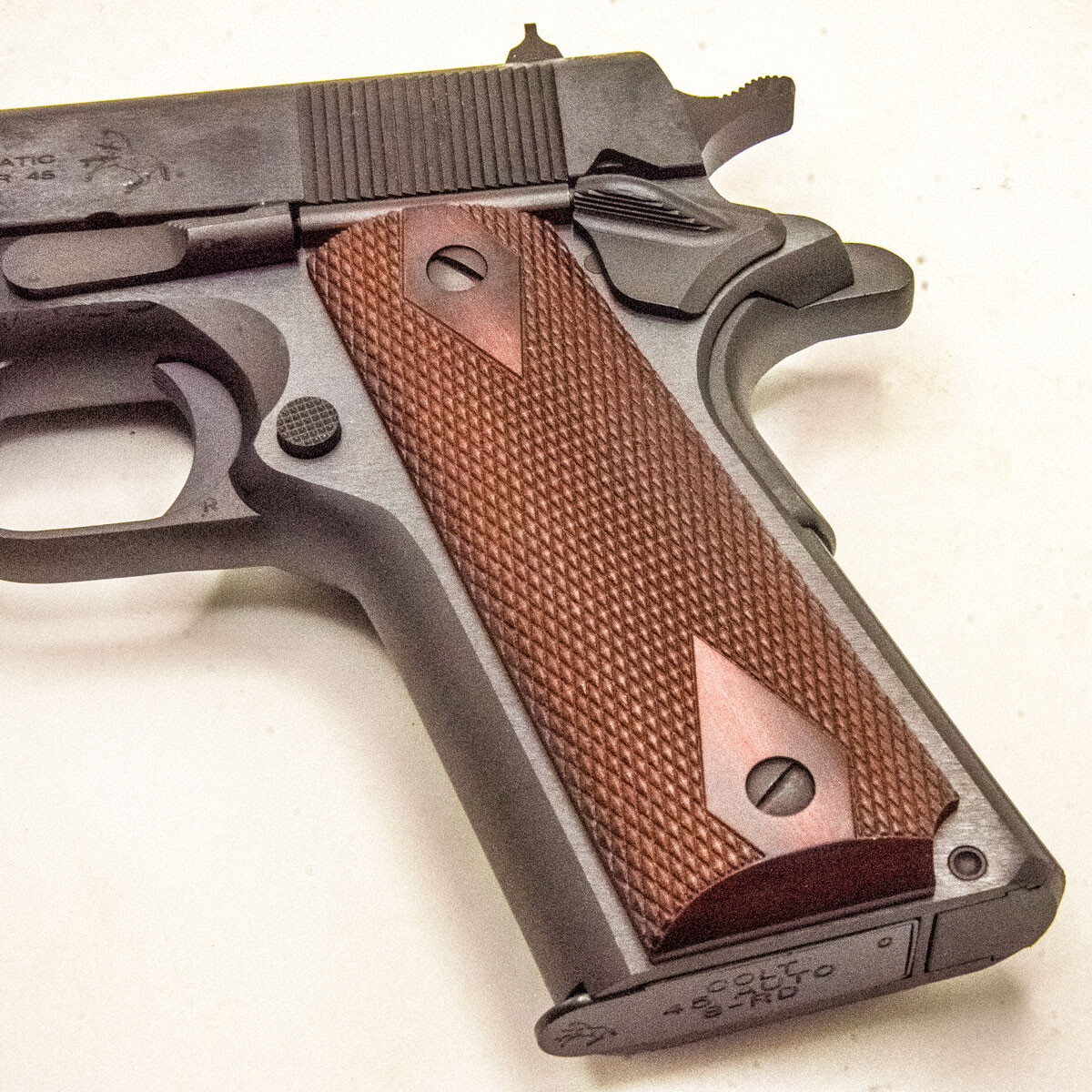 Original 1911 COLT Government Ambi Cut, Rosewood Double Diamond