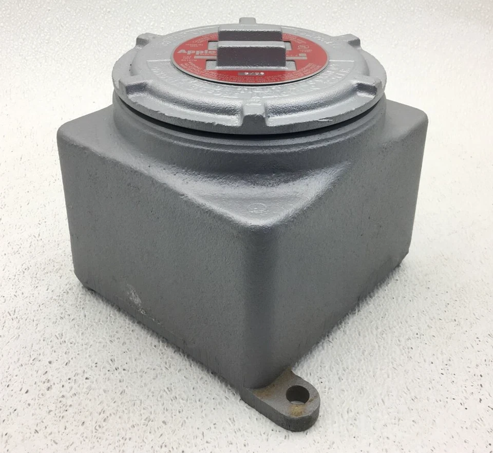 GUBB-11 APPLETON NUEVA OTRA CAJA DE CONEXIONES DE HIERRO CON CUBIERTA DE ALUMINIO FONDO DAÑADO Foto 4 de 4