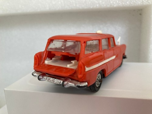 NOREV 1/43 plastique n°041 - Simca Marly ambulance - Photo 3/4