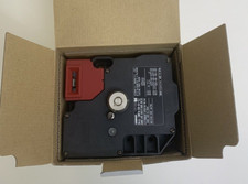 Omron Guard Lock Safety Door Switch D4JL-2NFA-C8-01-SJ NEW NIB