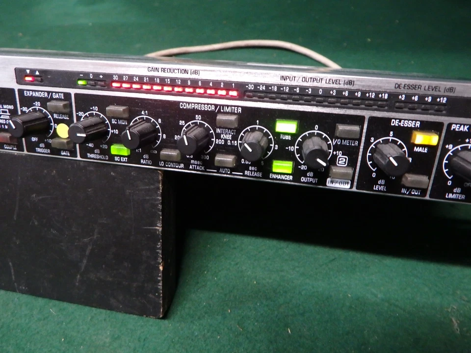 Behringer Composer PRO-XL MDX2600 2 Channel Compressor Limiter Gate - Image 2 of 4