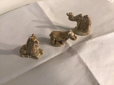 Lot D7 - Wade Whimsies Miniatures, England, Giraffe, Rhino, 2 Hump Camel