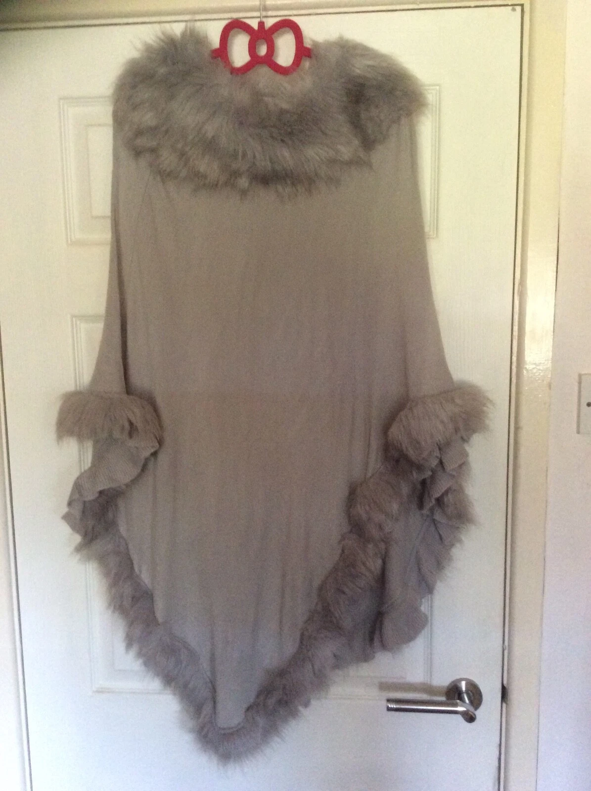 New Jayley Made in Italy Lagenlook Grey Faux Fur Frill Knit Poncho-One Size BNWT