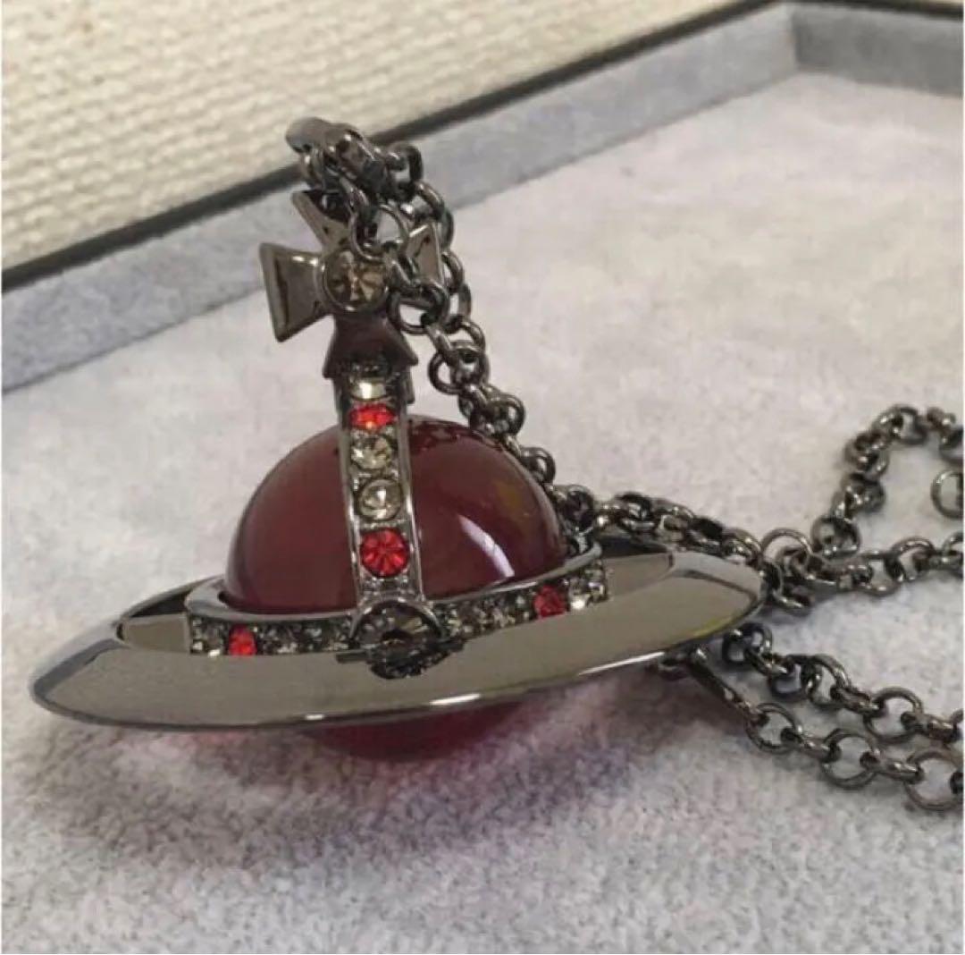 Vivienne Westwood Necklace Medium Orb Gunmetal x Red Top 6.5 Vivienne Westwood Necklace Medium Orb Gunmetal x Red Top 6.5