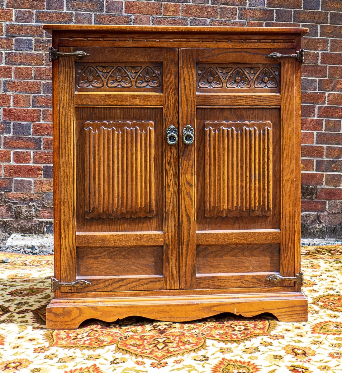 Oak side cabinet deals