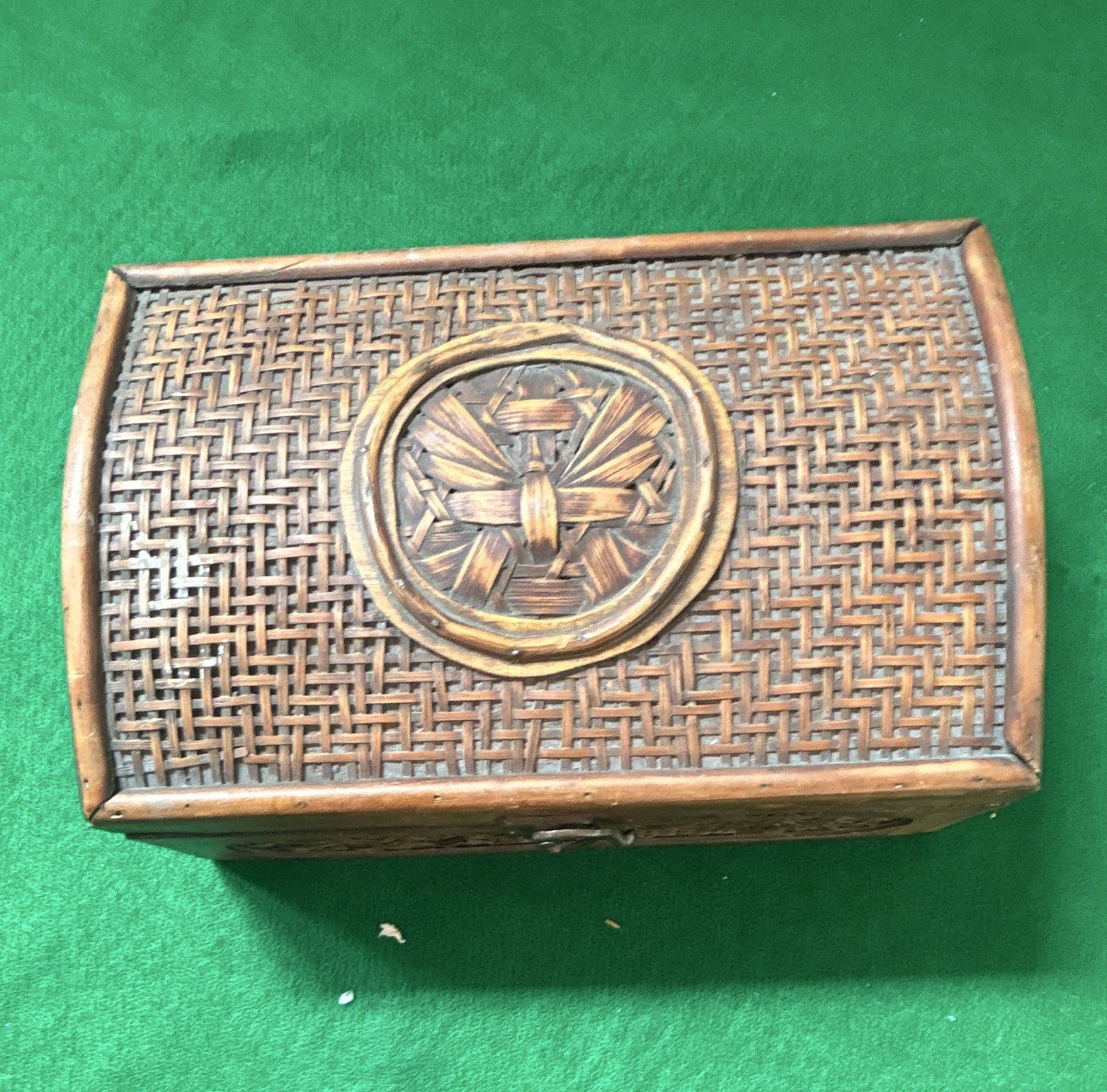 Vintage Rectangular Woven Wood Jewelry Box w Lid Floral Medallion Brown