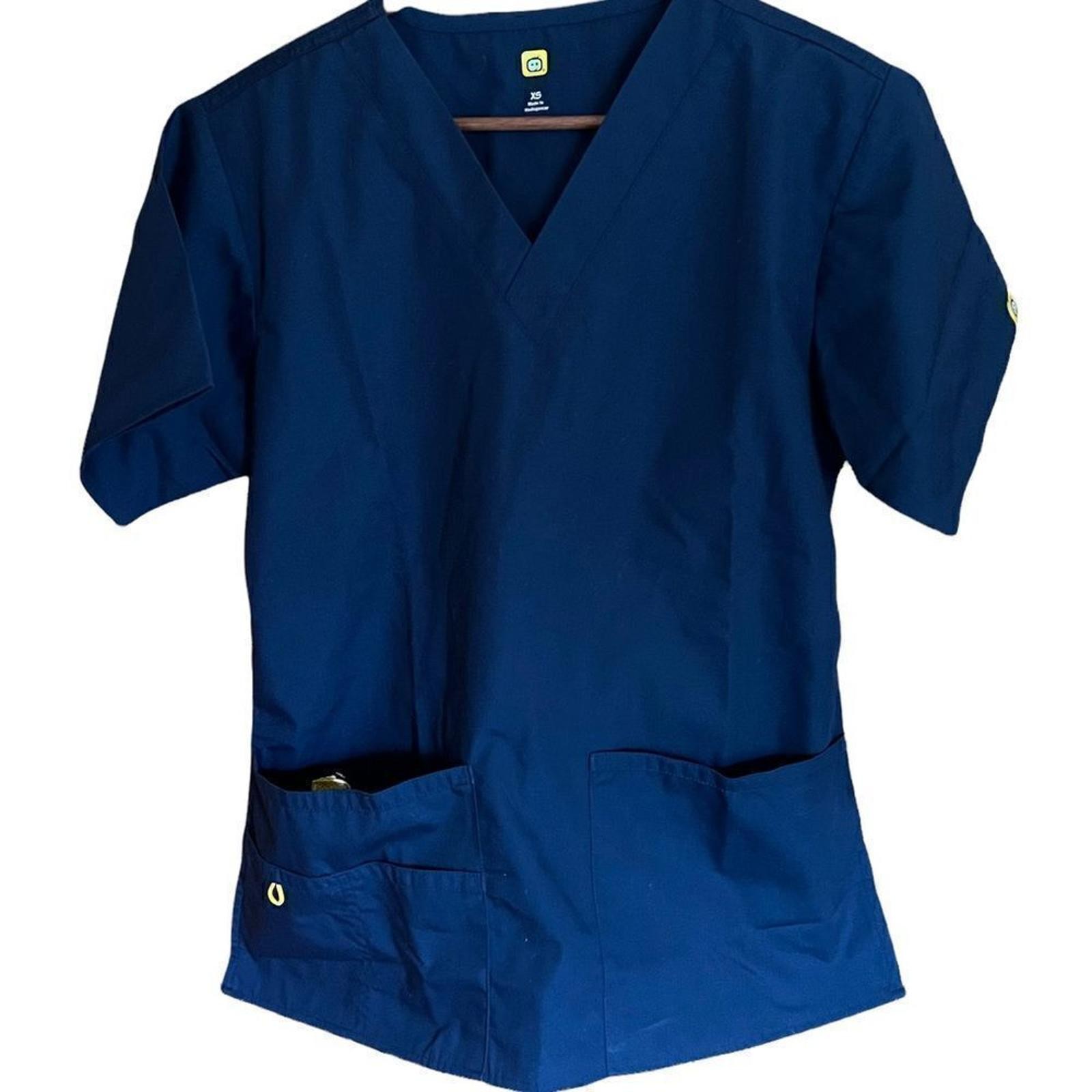 WonderWink navy blue v-neck women’s short sleeved scrub top w/ pockets extra sm