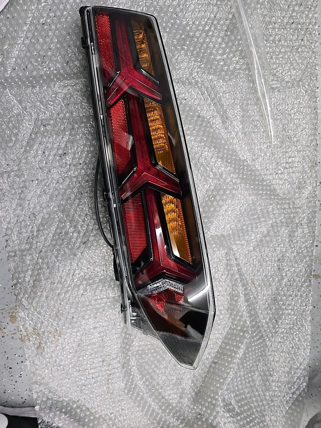 Lamborghini Aventador Tail Light OEM 470.945.095.E (PARTS ONLY) 470945095E Left
