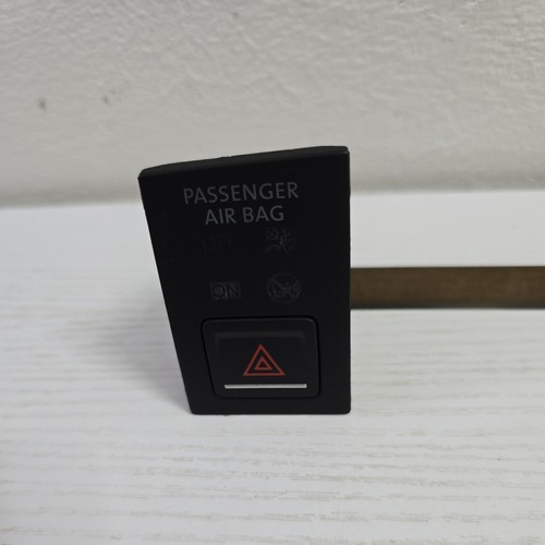 2013-2018 VOLKSWAGEN GOLF HAZARD WARNING SWITCH CONTROLS 5G0953509A. bg