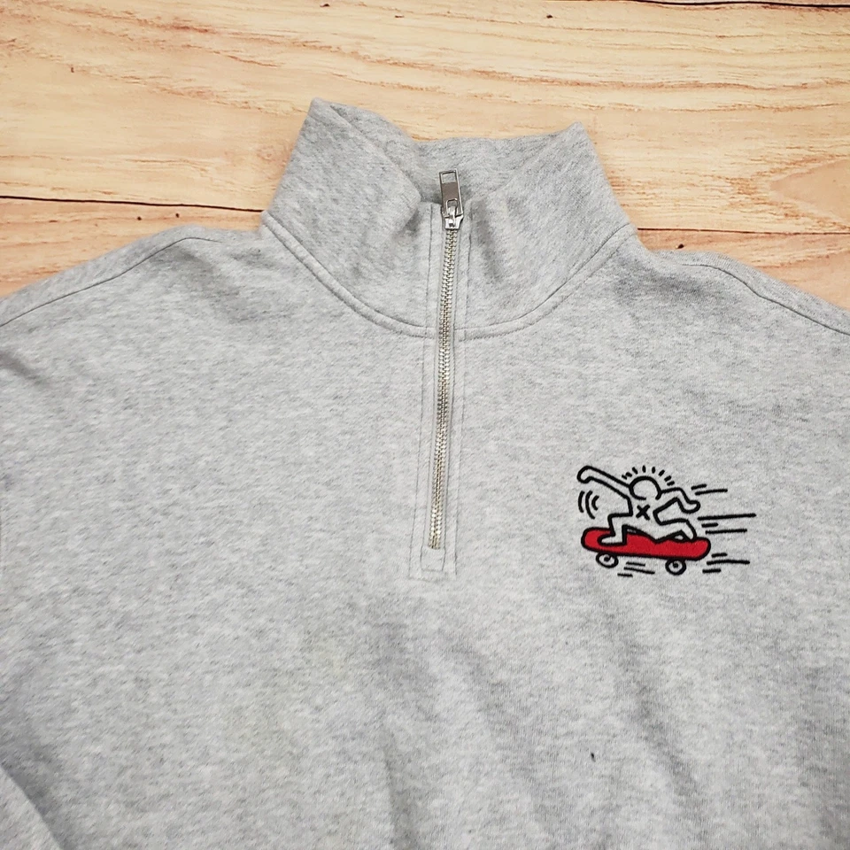 Sudadera HM Keith Haring Para Hombres Gris Medio Pullover 1/4 Cremallera Calce Relajado Patinador Foto 2 de 4