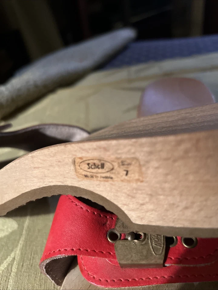 Dr Scholls Vtg Red Leather/Wood Sandals Sz 7 Womens Slip On Made In Austria Wear - Image 2 of 4