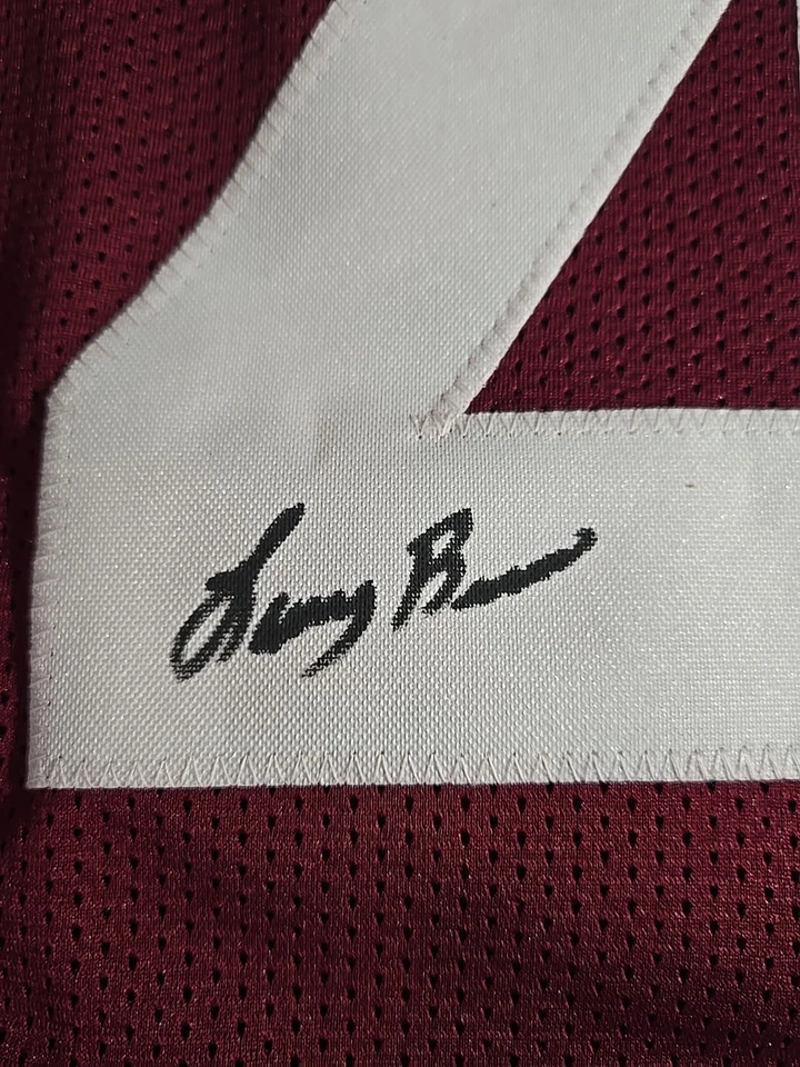 Jersey rojo Larry Brown autografiado/firmado estilo profesional Beckett 48039 Foto 3 de 4