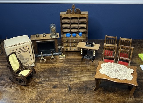 Lotto mobili casa delle bambole vintage camino legno tavolo sedie armadio macchina da cucire