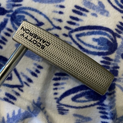 スコッティキャメロン GoLo7（ヘッドカバー付） Scotty Cameron GOLO 7 Putter With Head Cover. Putter Has Little