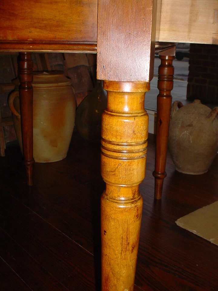 Mesa de época Louis Philippe de nogal francés, nogal, circa 1850  Foto 4 de 4