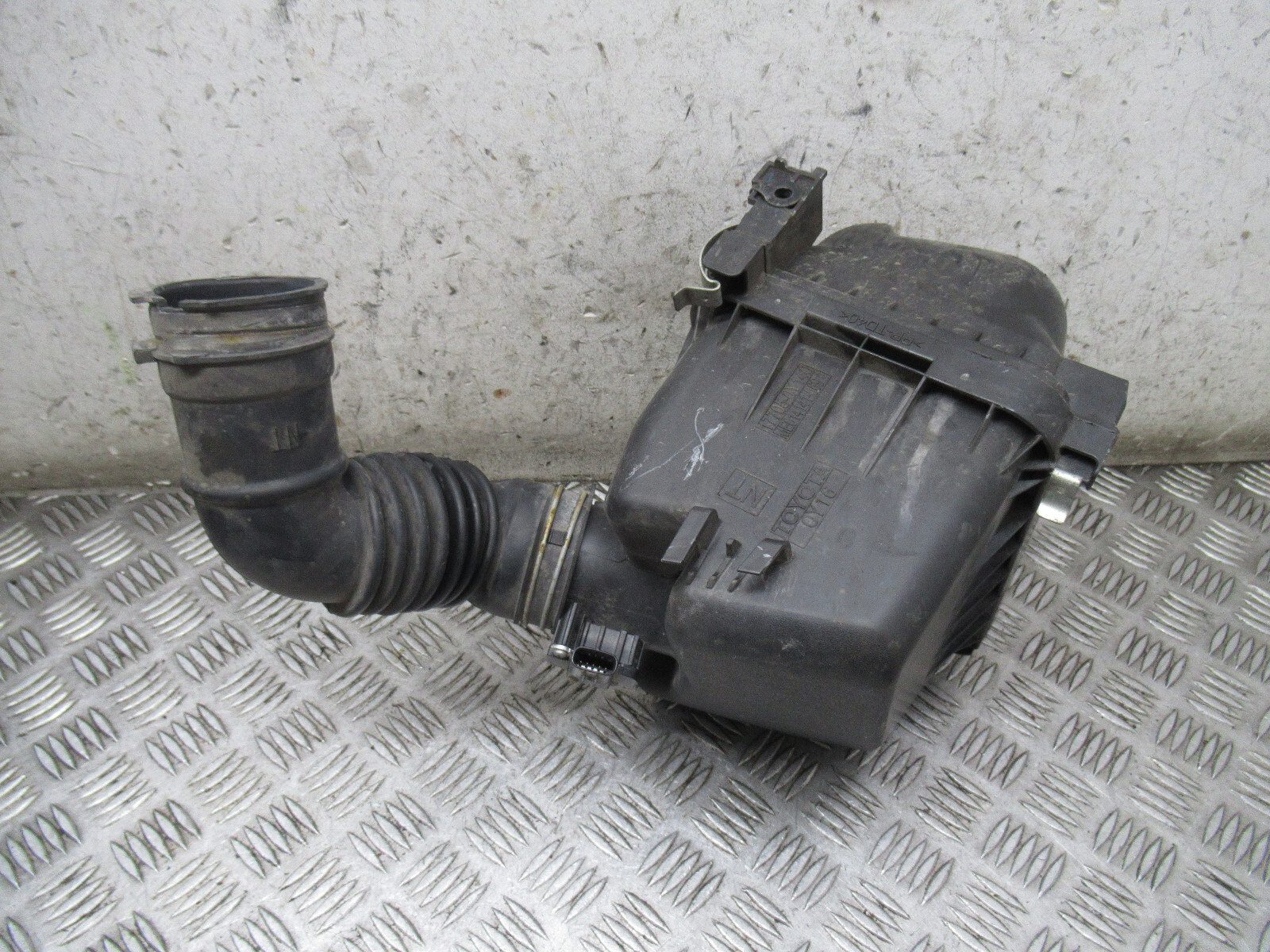 2016 TOYOTA AURIS VVTI 1.2 PETROL AUTO MK2 5DRS AIR FILTER BOX+HOSE