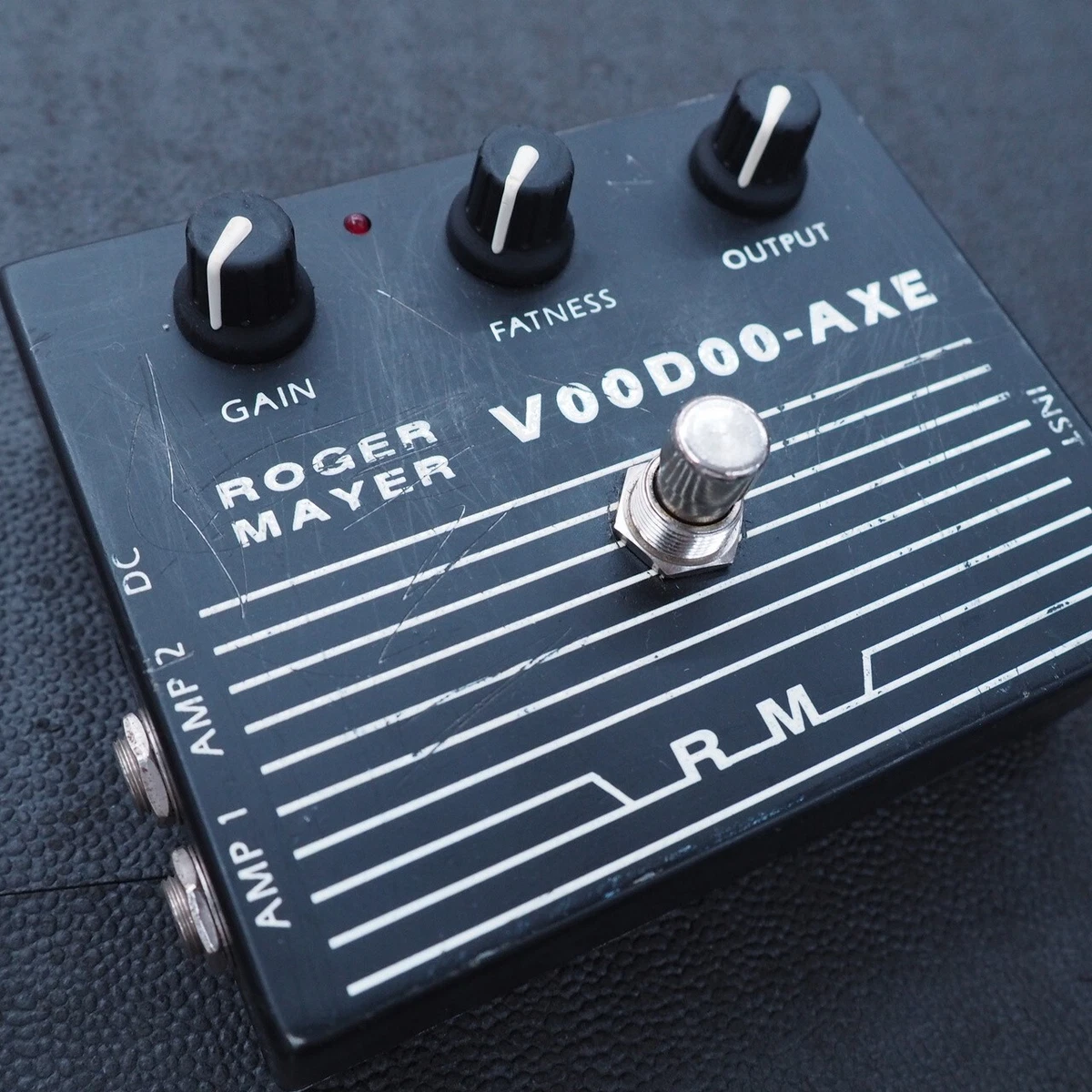 Roger Mayer VOODOO-AXE Black Guitar Effect Pedal From Japan Used