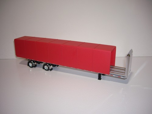DCP FIRST GEAR 1/64 BLACK PETE 379 WITH SLEEPER AND SIMULATED ROLL TARP TRAILER - Picture 6 of 17