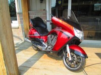 2013 Victory Motorcycles Victory Vision® Tour - Sunset Red & Black Victory Vision® Tour - Sunset Red