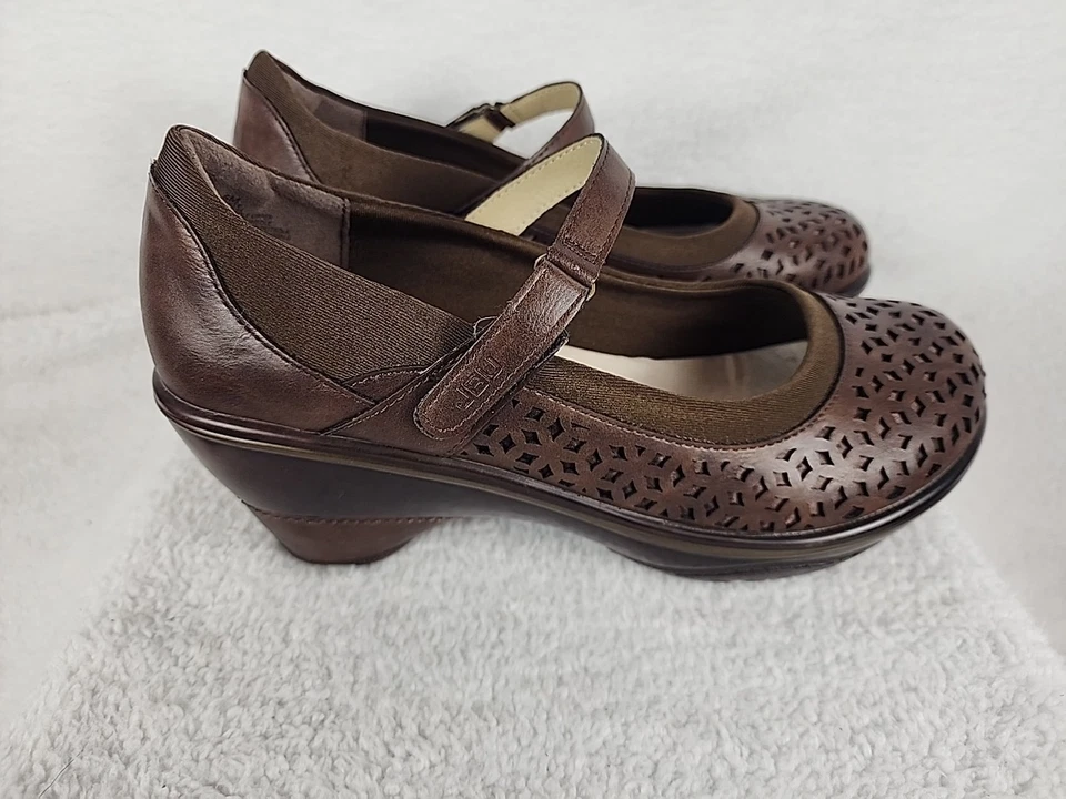 Zueco JBU By Jambu Mujer Alicante Mary Jane Hebilla Cuña Espuma con Memoria Marrón 9.5M Foto 2 de 4