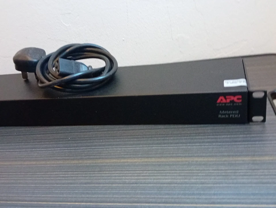 APC AP7820 Switched 1U Rack PDU - 8 oulets AUDIO/IT fully tested and working VGC - Image 4 of 4