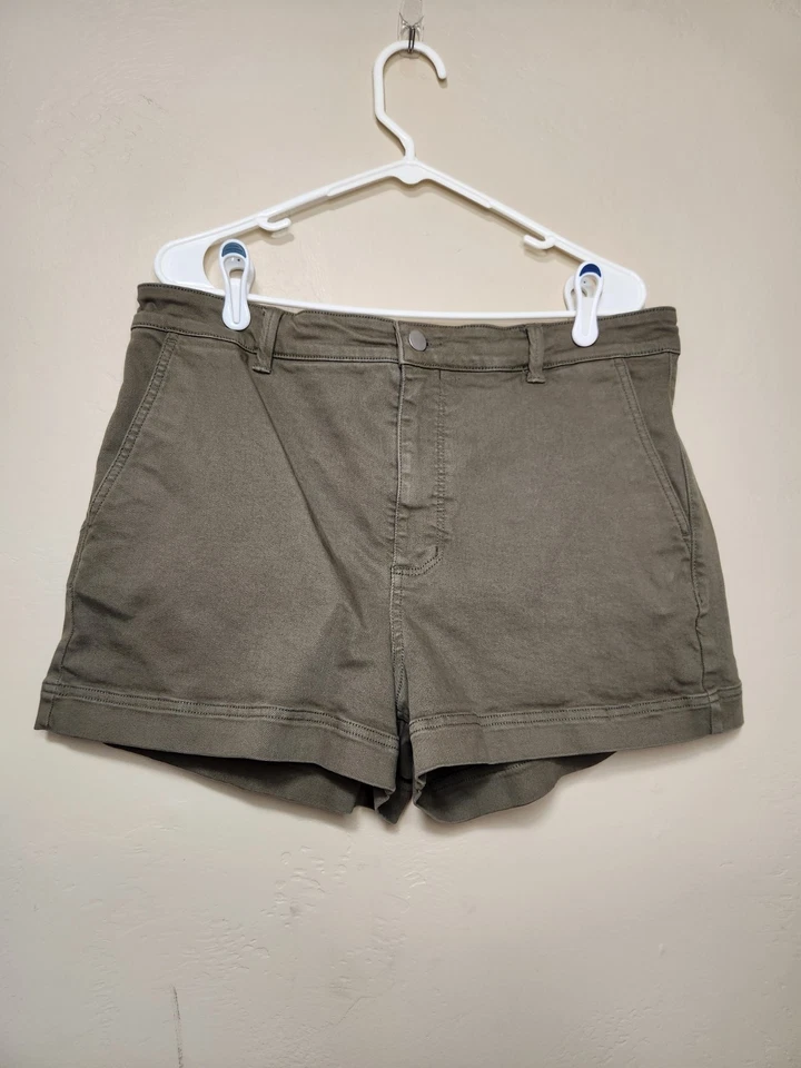 Pantalones cortos verdes Everlane para mujer talla 16 Foto 2 de 4