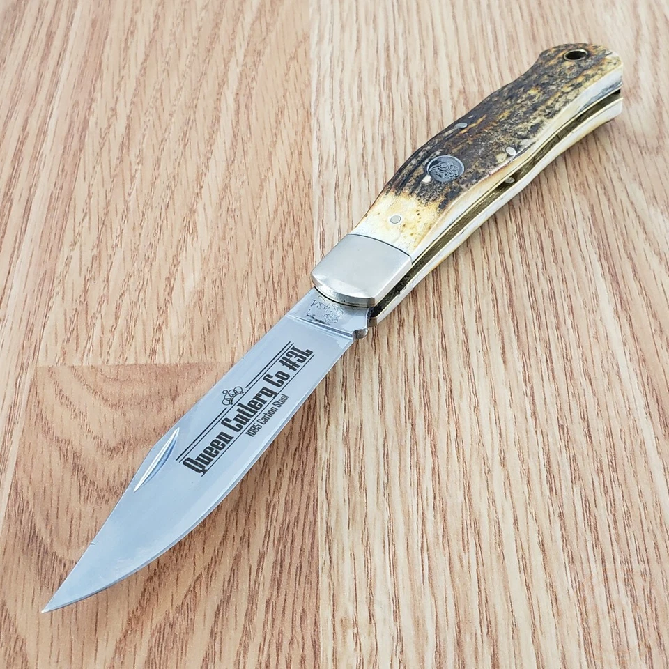 Cuchillo Plegable Queen Satinado 1095HC Acero Clip Punta Hoja Quemado Ciervo Cuerno Mango Foto 2 de 4