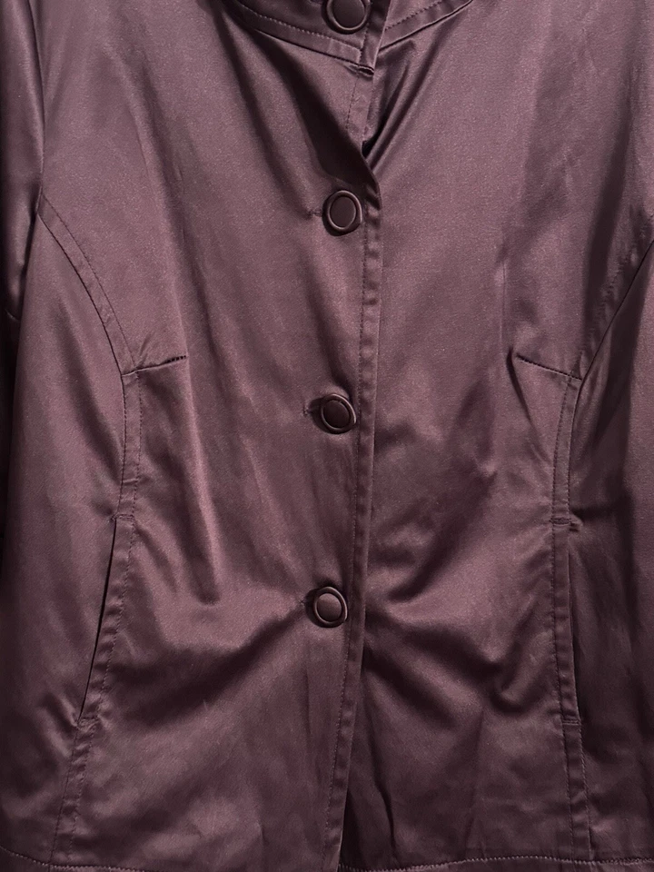 Abrigo sedoso LAL Live A Little para mujer 1X con botones mangas hinchadas 3/4 forrado ciruela Foto 2 de 4