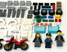 Retired &copy;2014 LEGO 60042 City Police High Speed Police Chase Complete + Extras