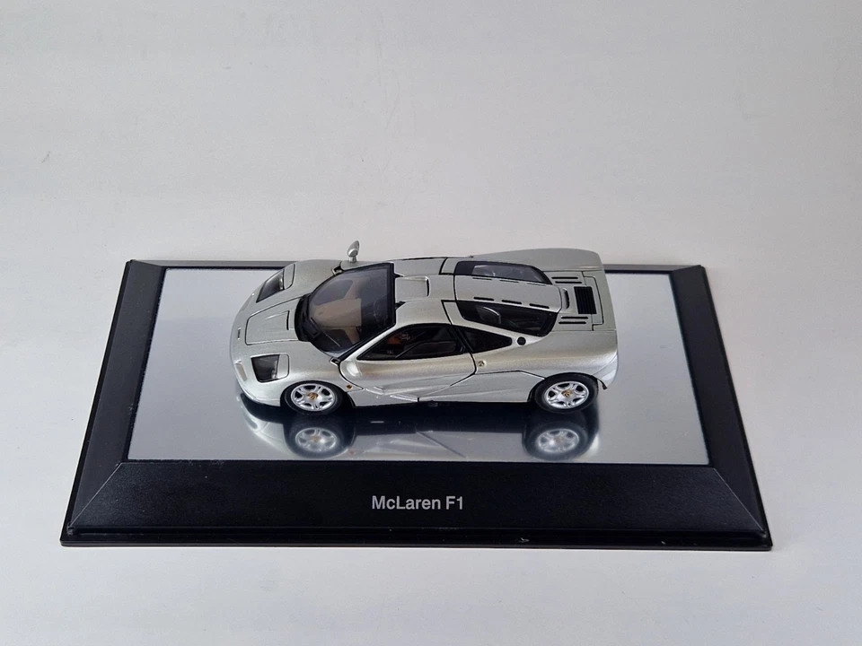 56001 Autoart 1:43 Mclaren F1 Road Car Magnesium Silver 1:43 Opening parts RARE - Bild 2 von 4