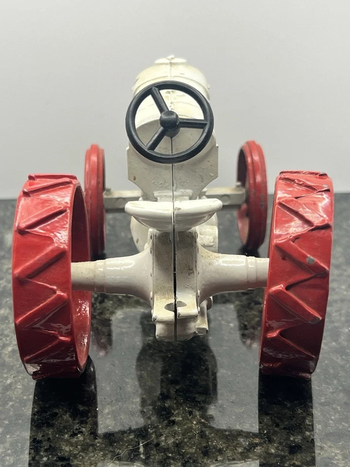 Литой серый и красный трактор Fordson ERTL 1:16. Б/у и любимые - Изображение 4 из 4