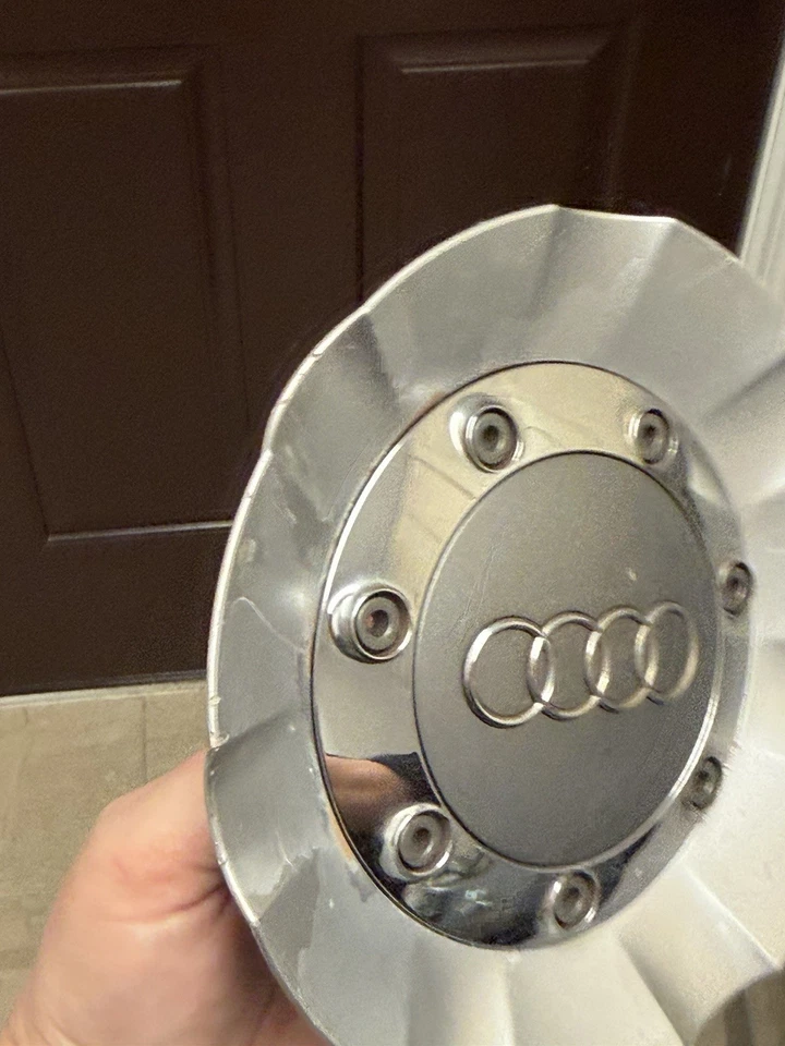 Tapa central OEM AUDI Q7, 2007 - 2013, P/N 4L0 601 165 03 Foto 3 de 4