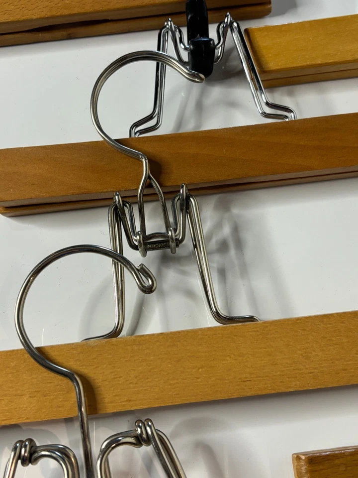 Lote x Juego de 6 Piezas Vintage Antiguo Madera Metal Pantalones Falda Perchas Abrazadera Clip 9" Foto 3 de 4