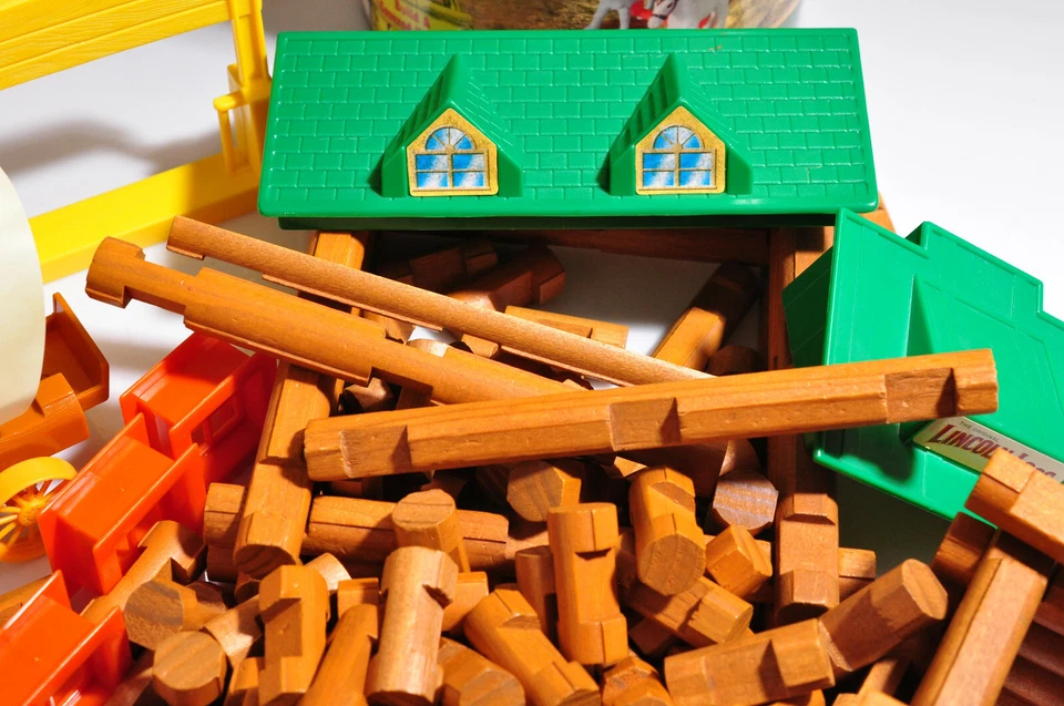Lincoln Logs Conestoga Homestead- - Incomplete Set - Image 2 of 4