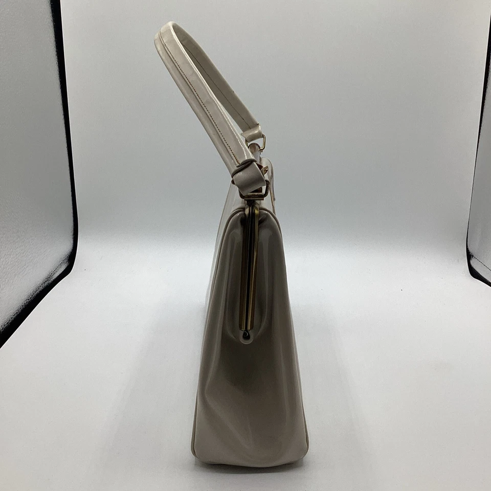 Vintage 1950’s White Serval Leather 11”x3”x7” Pinup Clasp Purse W/ Strap - Image 4 of 4