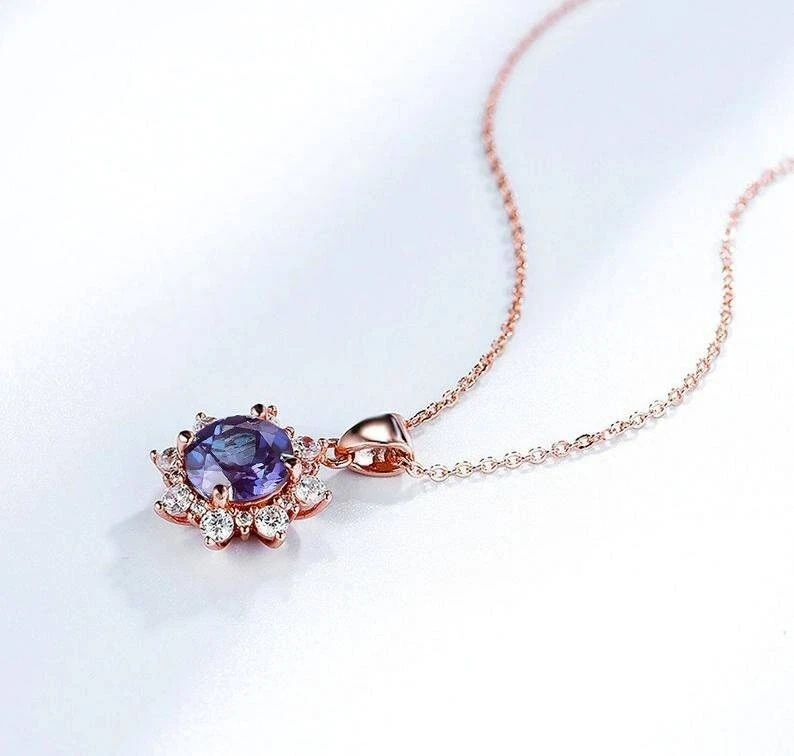 Collar redondo de alejandrita piedra de nacimiento de junio colgante de plata que cambia de color Foto 4 de 4