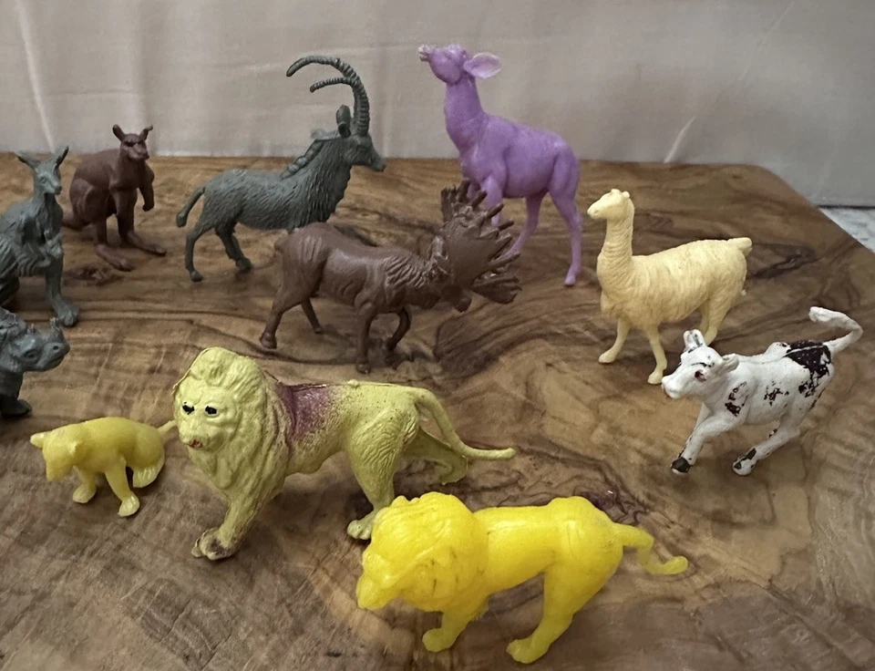 Lot Of 15 Vintage Plastic Animal Figures Lions Tiger Rhino Plus - Image 3 of 4