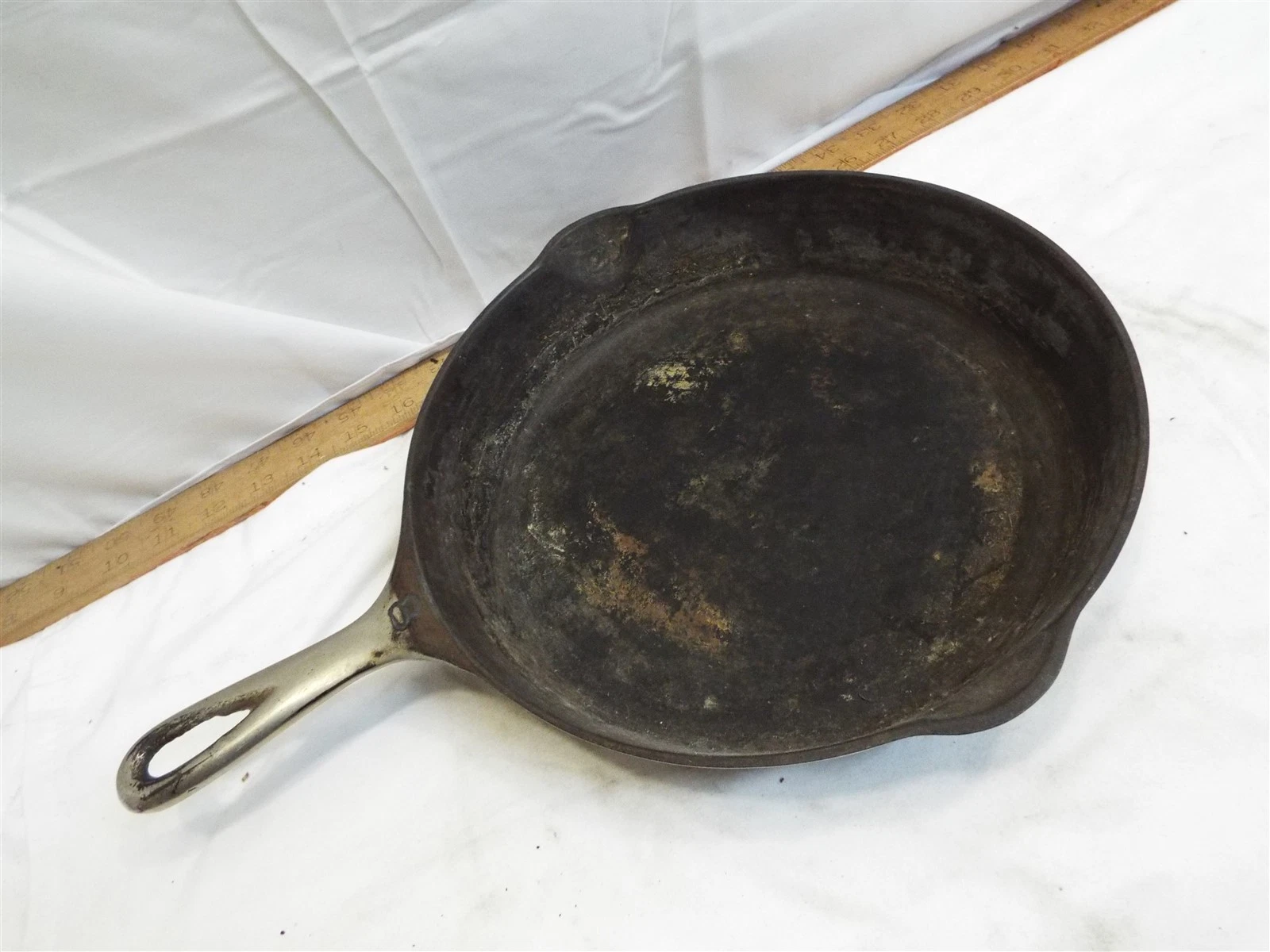 Griswold 8 Skillet Large Block Logo Cast Iron Fry Pan 704 E Frying 704E Plated